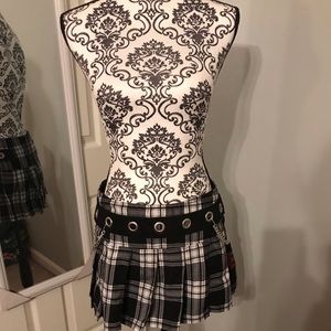 Gently loved Tripp NYC plaid pleated skirt w chain